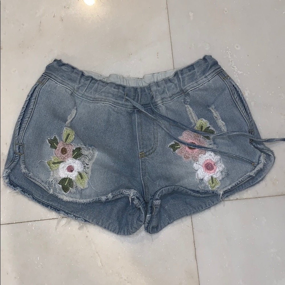 stretchy tie jean shorts